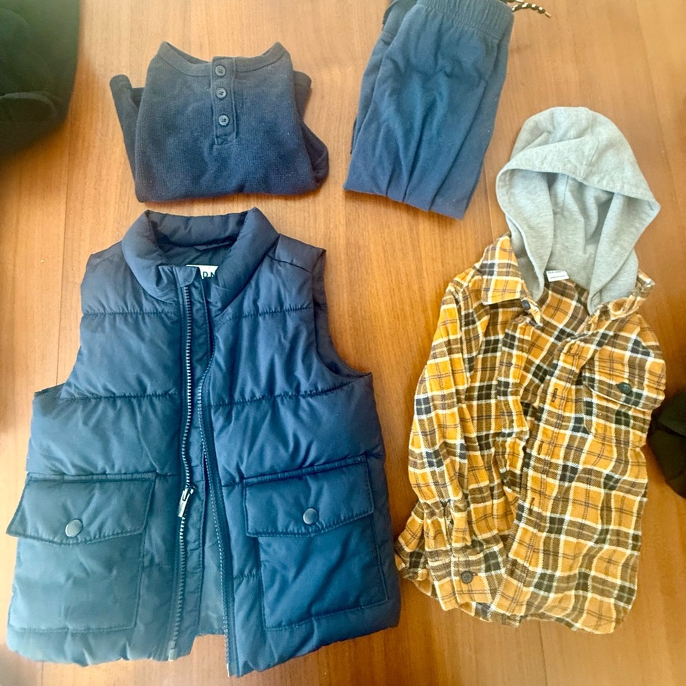 Old Navy Navy Blue Puffer Vest for Kids